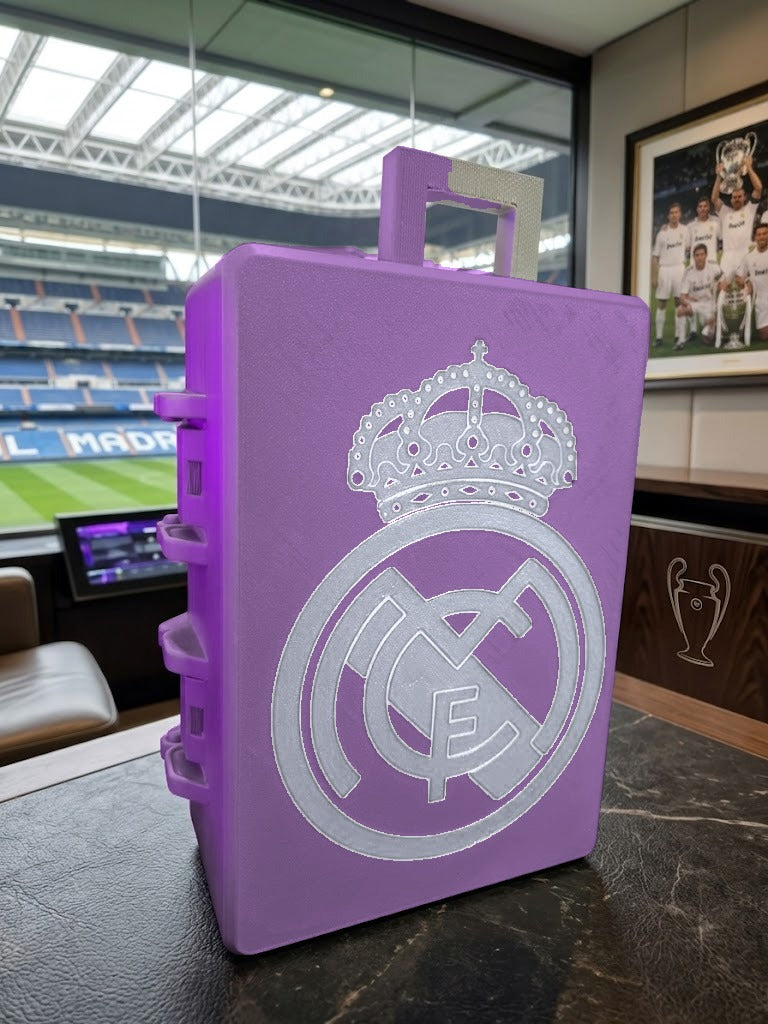 Caja porta-objetos con escudo Real Madrid en palco del Bernabéu - caja morada y escudo blanco